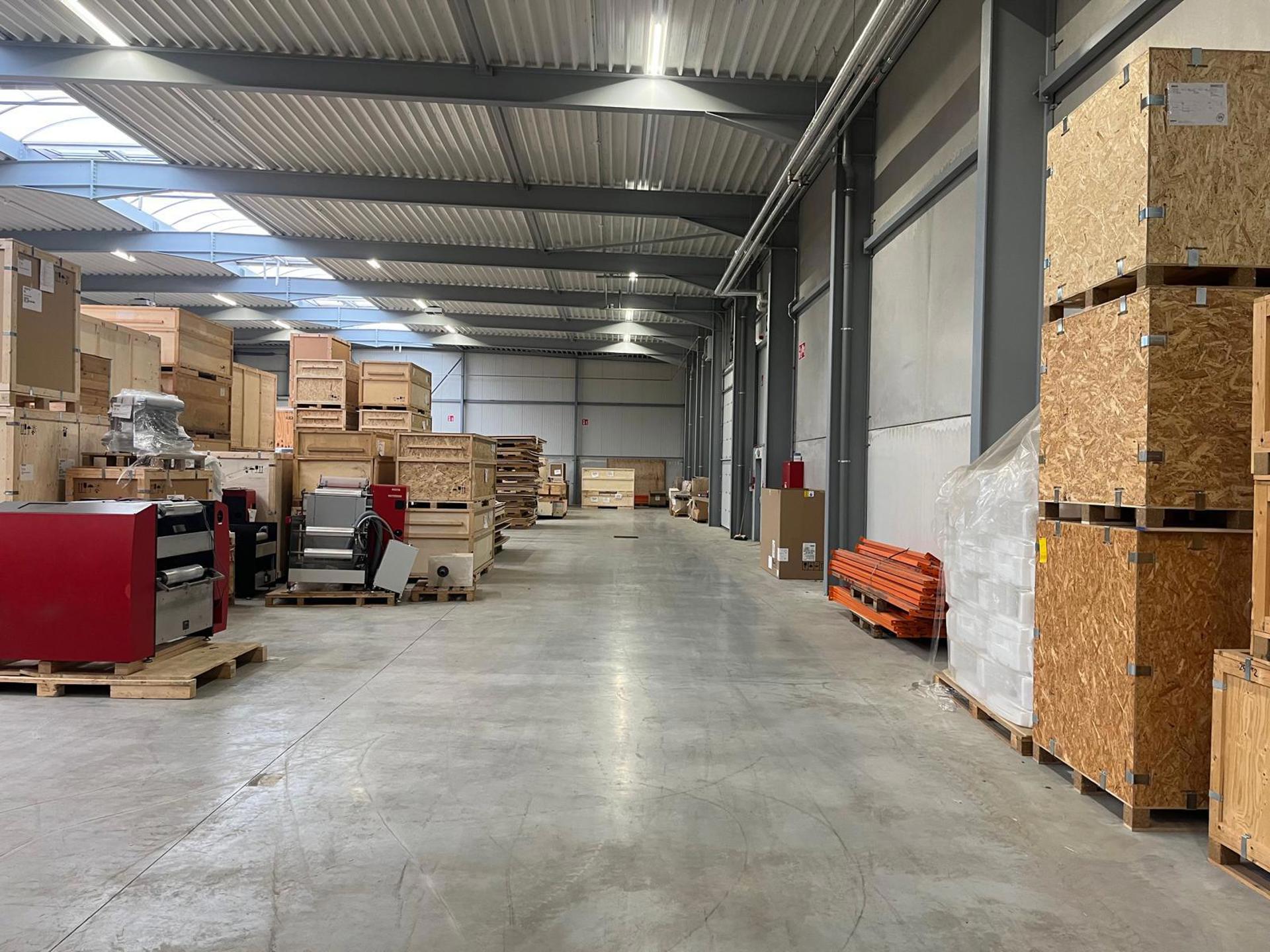 Modern magazijn 1.796m² met 3 sectionaal poorten - foto 4