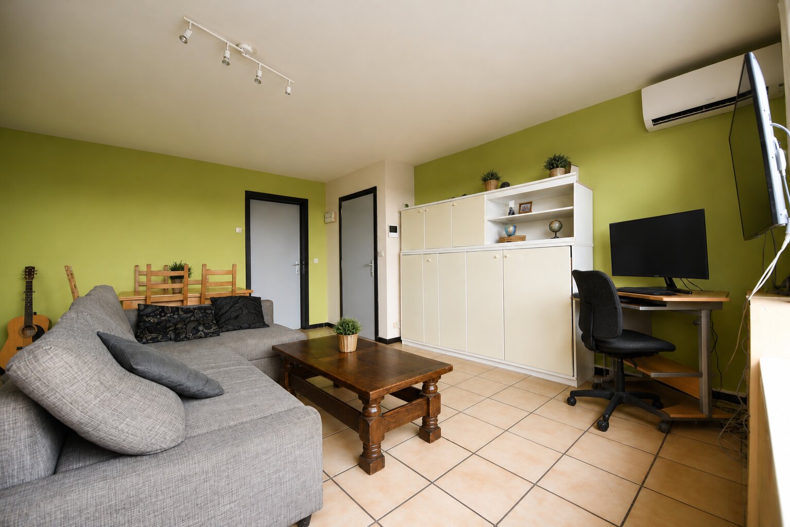 Studio met zonnig terras, garage en kelderberging in centrum Eeklo voor 95.000 EUR - foto 4