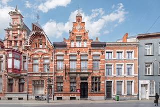Uniek, historisch burgerhuis (‘Het Rooske’) van 1895 in eclectische stijl met sterke neo-Vlaamse-renaissance-inslag. Dit herenhuis met...
