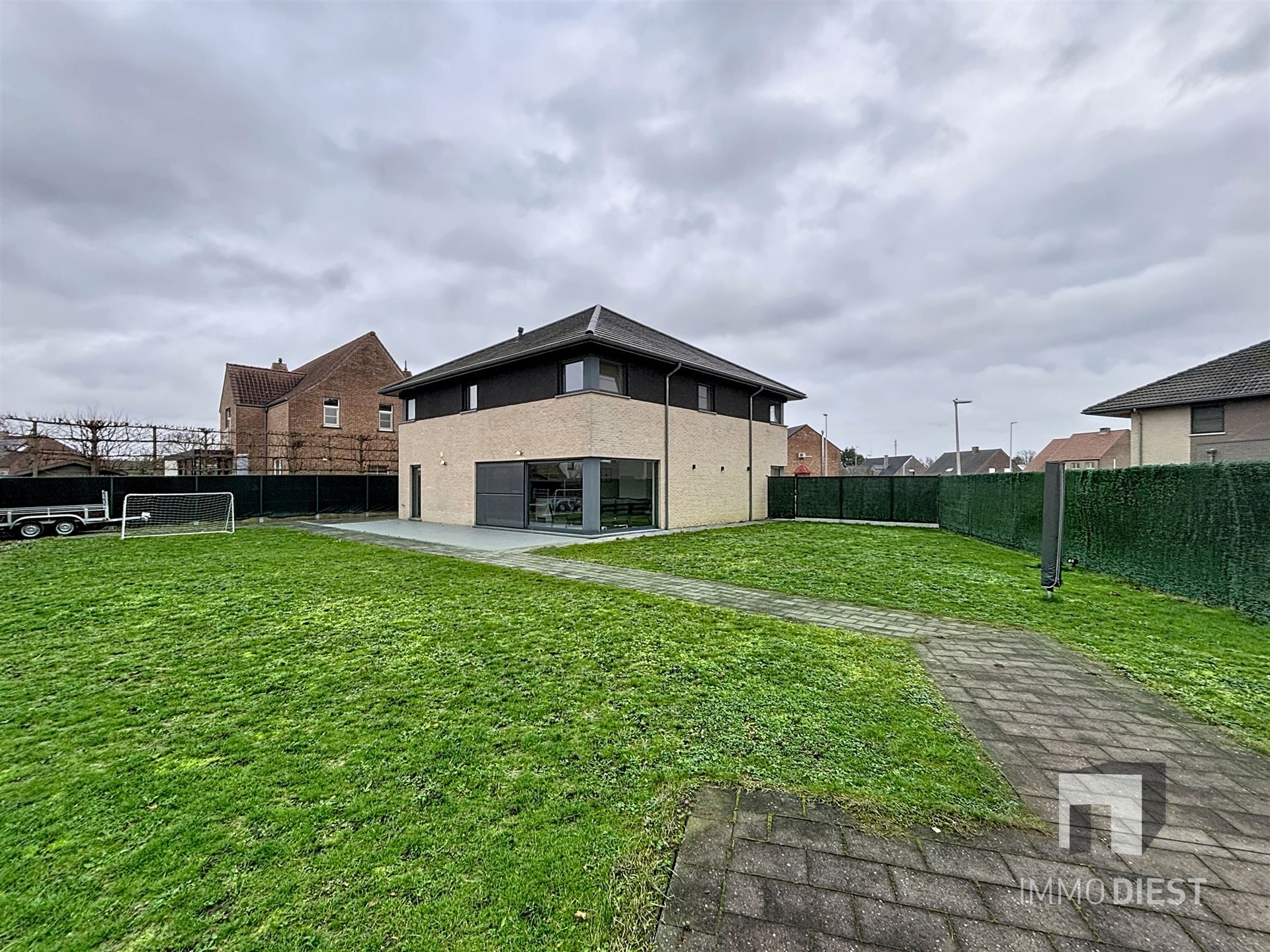 Villa met 5 slaapkamers op 8,50are in doodlopende straat - foto 5