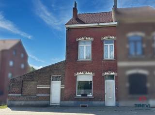 SOUS OPTION Braine le Château, jolie maison 3 façades classique proposant de beaux volumes et un formidable jardin. Situation très accessible...