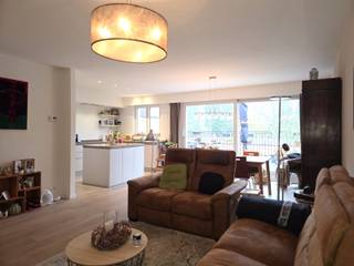 Dit instapklare en kwaliteitsvol afgewerkte appartement geniet van een centrale ligging vlakbij winkels, horeca en openbaar vervoer. Dankzij de...