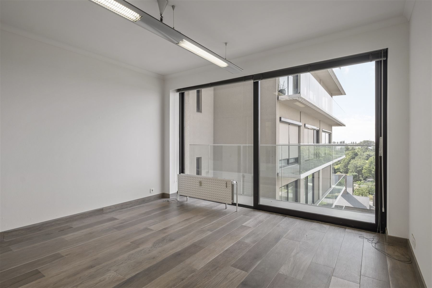 Gerenoveerd ,instapklaar appartement met garage - foto 5