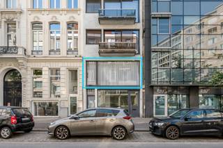 Located on the central Van Breestraat, this office space of 67 m² offers an ideal working environment. With large windows at the front, the...