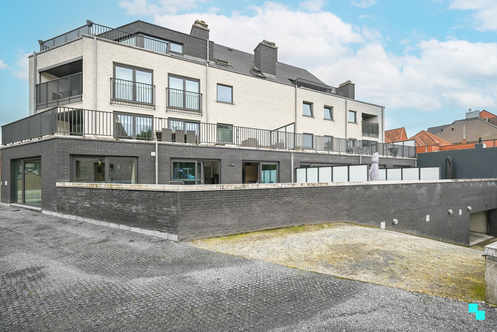 5 ondergrondse parkeerplaatsen in het hart van Oostrozebeke - foto 2