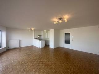 Verzorgd appartement te huur met een uniek havenzicht. Het appartement heeft twee slaapkamers met aansluitend een ruim ingesloten terras...