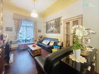 We Invest vous présente cette maison de maître schaerbeekoise, pleine de charme et d'authenticité.Les hauts plafonds, les grandes fenêtres, les...