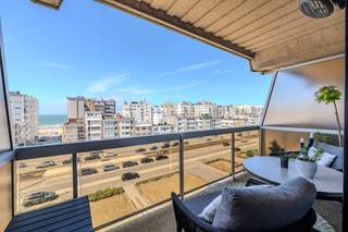 Deze instapklare studio is gelegen op de vijfde verdieping van de residentie "Hypos ll", langs de Troonstraat te Mariakerke - Oostende. Dit...