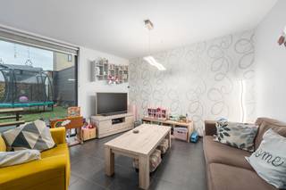 Te koop: instapklaar gelijkvloers appartement in het centrum van Lebbeke, op wandelafstand van scholen, openbaar vervoer en het treinstation.Dit...