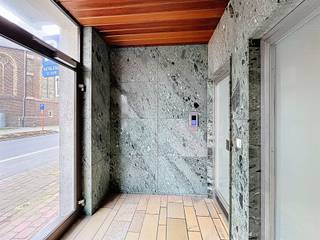 Opbrengsteigendom/appartementsgebouw in centrum RoeselareIn het hart van Roeselare, op slechts 100 meter van de Grote Markt, bevindt zich dit...