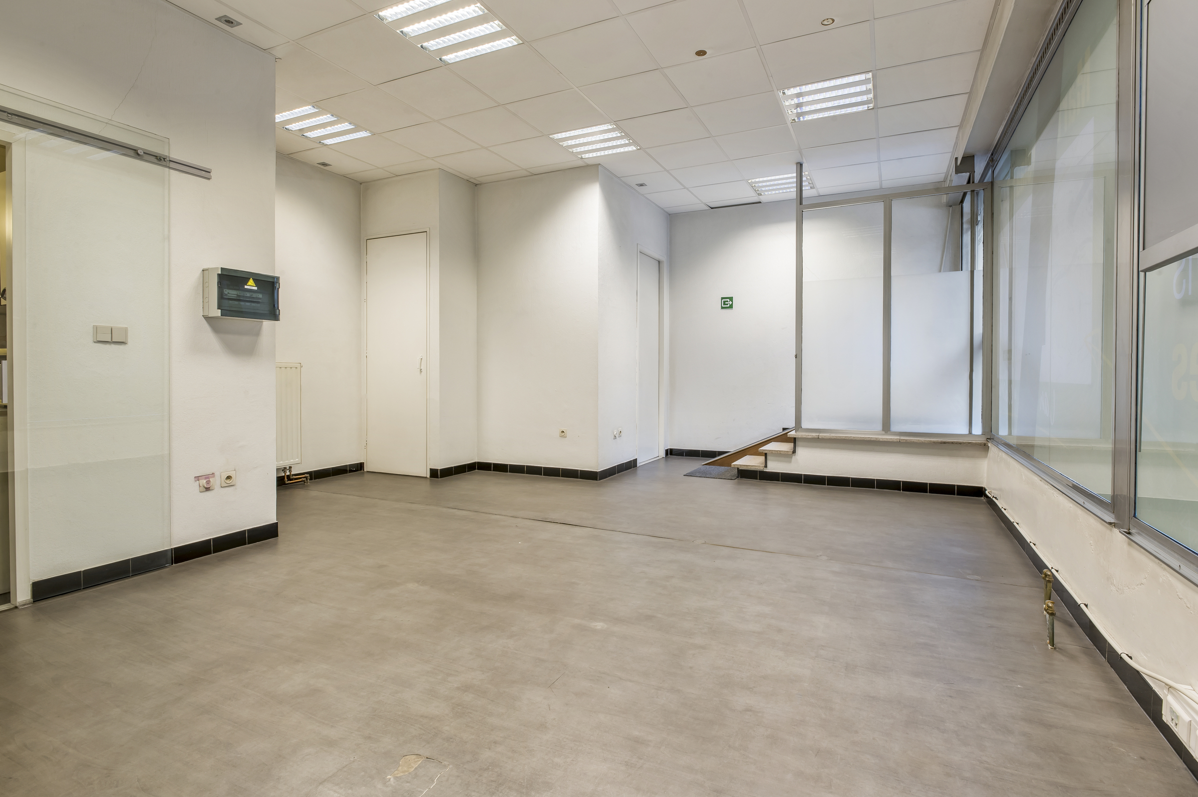Commercial for rent in Ghent - photo 2