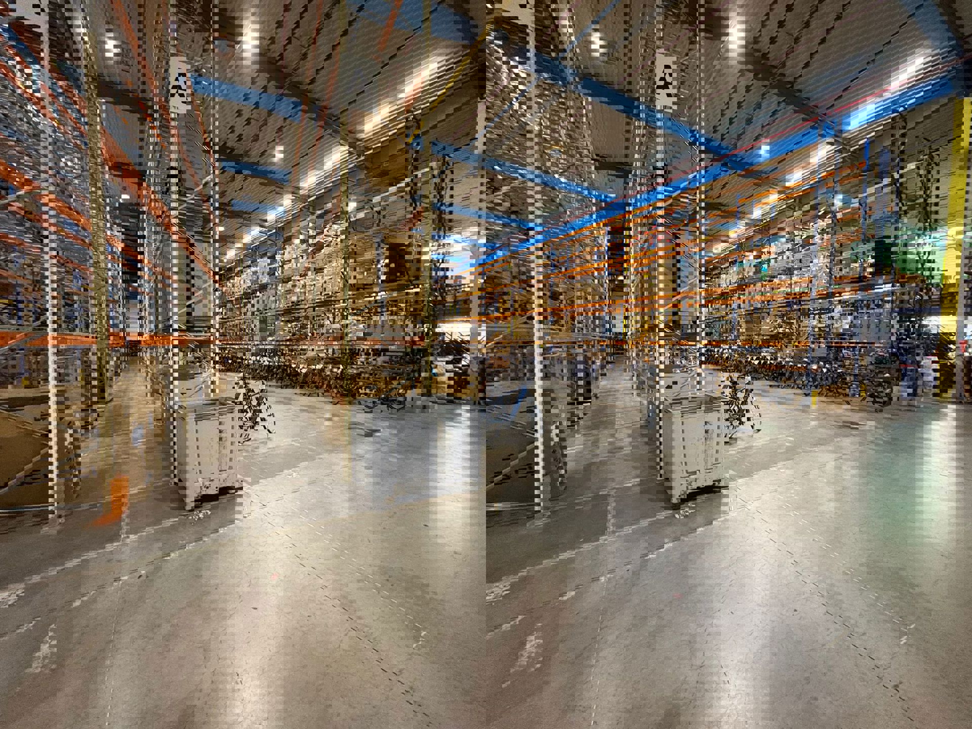 Hoge magazijnruimte van 3.875m² met hoogtes van  ca. 9m en ca. 14m - foto 5