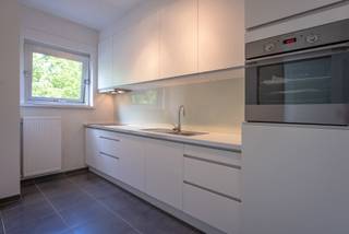 Dit appartement met EPC B bevindt zich op de eerste verdieping en geniet de volgende indeling: inkomhal, ruime living (38m²) met balkon, mooie...