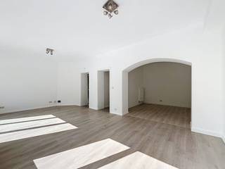 Saint-Gilles, Entre la chaussée de Charleroi, l'Avenue Louise et la place du Chatelain, appartement rénové de ±70m² au 2ème étage. Il comprend un...