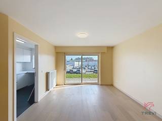 ANDERLECHT: Achter Westland Shopping en vlakbij winkels en openbaar vervoer, ruim appartement van ±86 m².Op de begane grond van een gebouw met lift:...