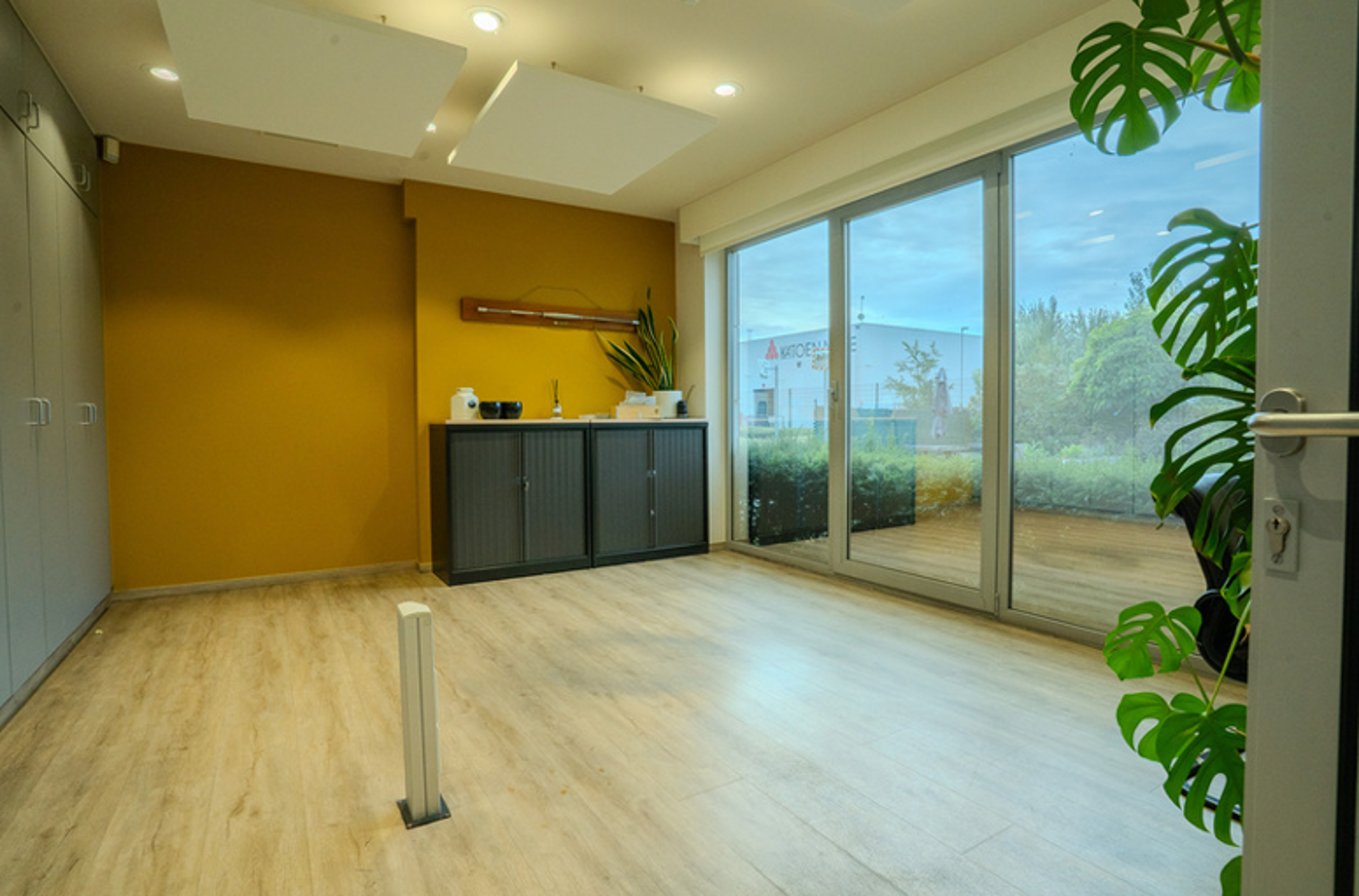 Commercial à louer à Beveren-Kruibeke-Zwijndrecht - photo 5