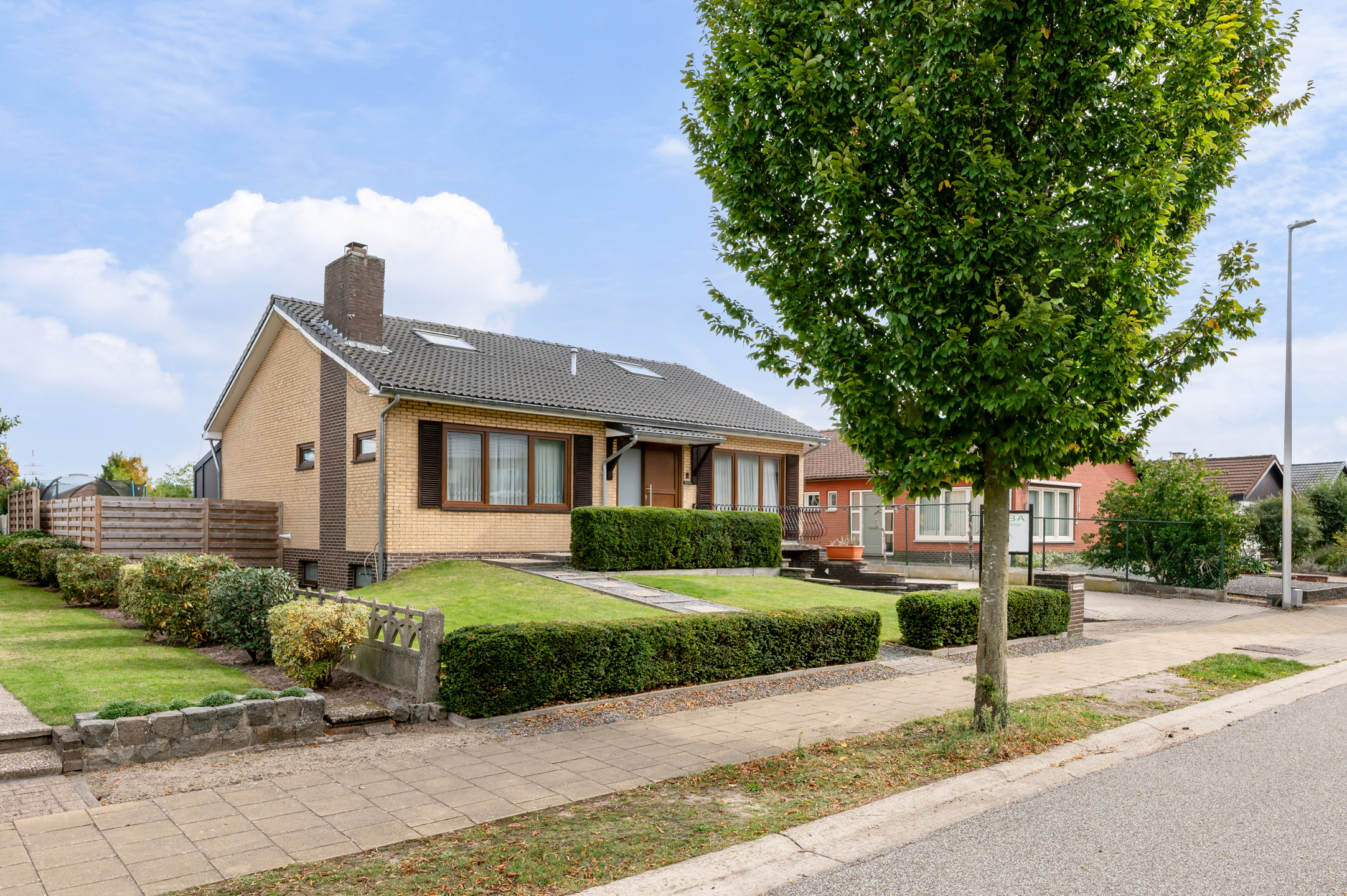 Gerenoveerde woning met 5 slaapkamers en tuin ! - foto 4