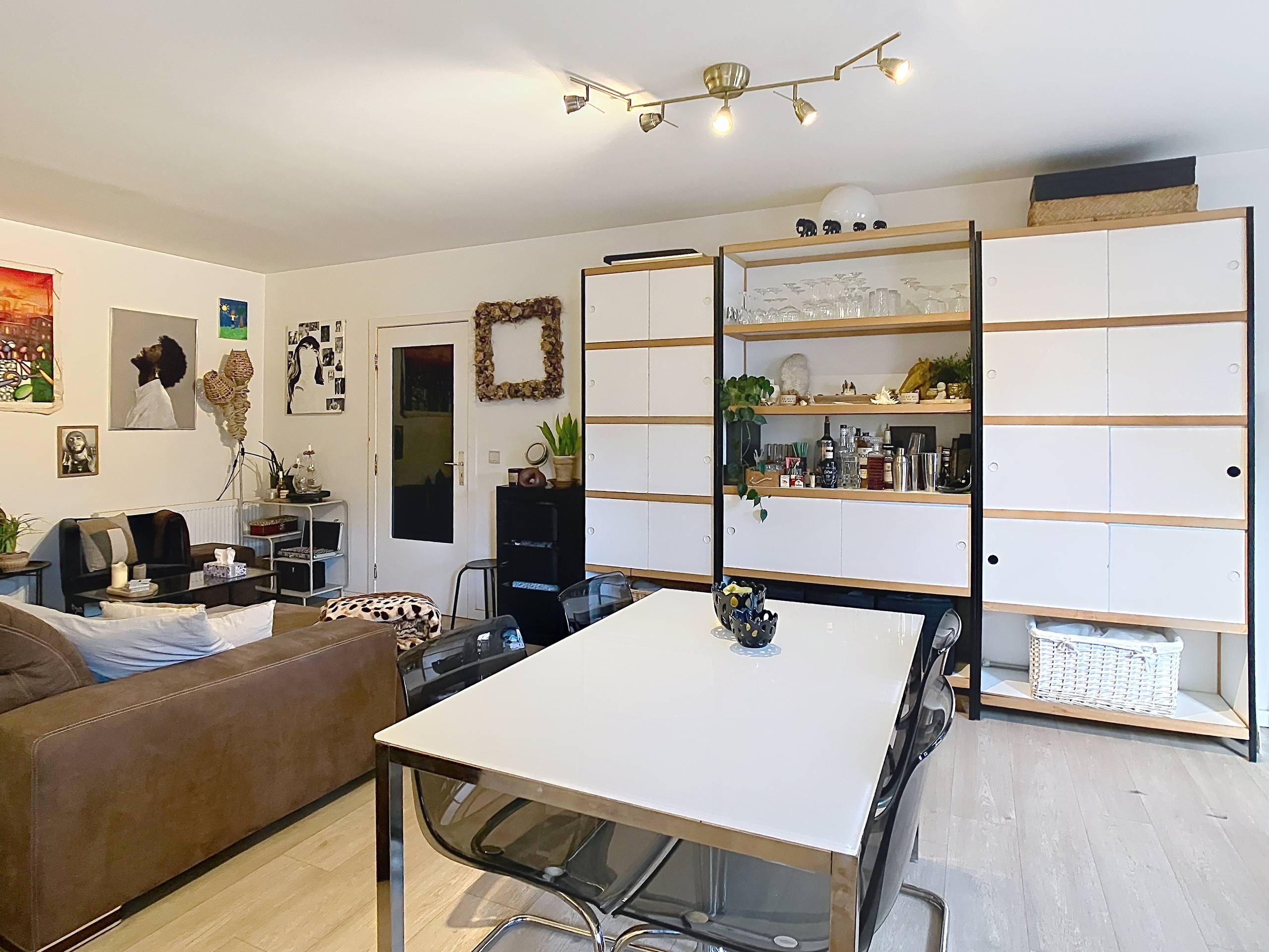 Spacious 2 bedroom apartment in Leuven city centre - photo 2