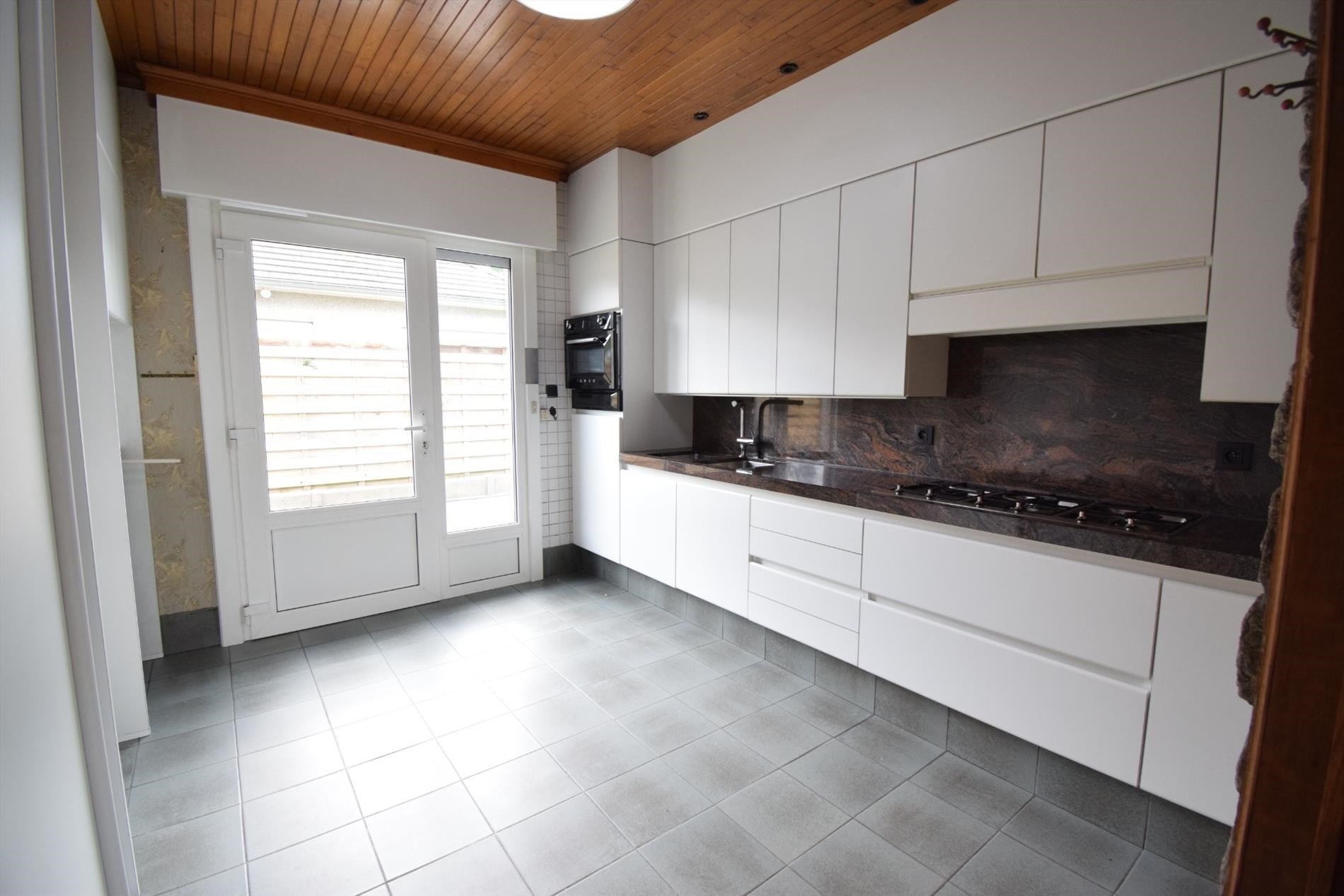 BUNGALOW MET MOOIE TUIN EN GARAGE - foto 4