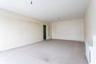 Droomt u van een appartement dat u helemaal naar uw eigen smaak kan vormgeven?Dan zal dit te moderniseren appartement op de 5de verdieping van een...