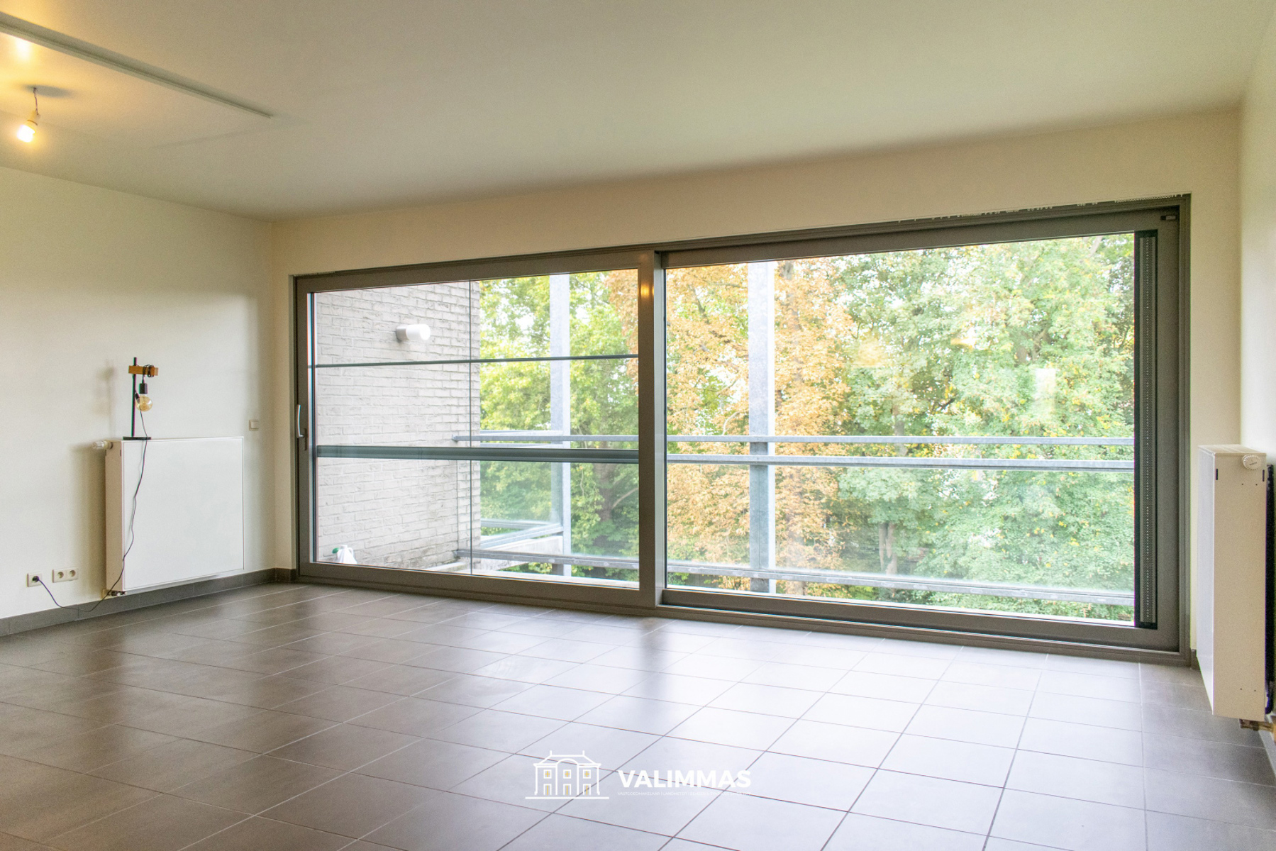 Instapklaar appartement met terras, kelder en event. garage. - foto 5