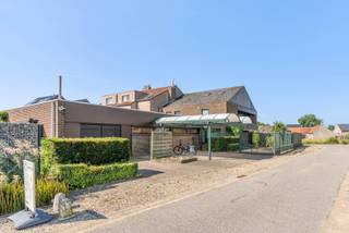 Dit uniek vastgoedaanbod bestaat uit een winkelruimte met achterliggend magazijn/werkplaats en een woning/appartement. Hierdoor is dit gebouw dan...