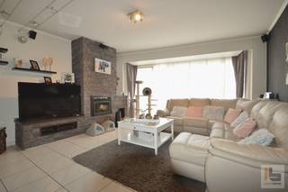 Deze goed onderhouden en ruime (218m2 ) woning is gelegen op wandelafstand van Grote Markt, winkels en openbaar vervoer van Ronse...