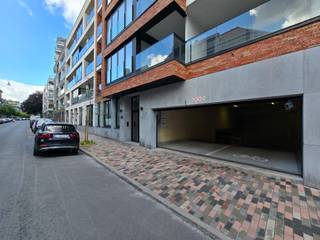 UCCLE – Situé dans une résidence sécurisée de la rue Edith Cavell, ces emplacements de parkings sont une solution idéale pour protéger votre...