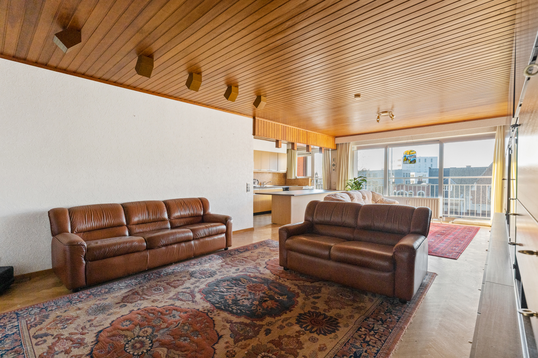 Groot, retro appartement met 3 slaapkamers en 2 terrassen - foto 1