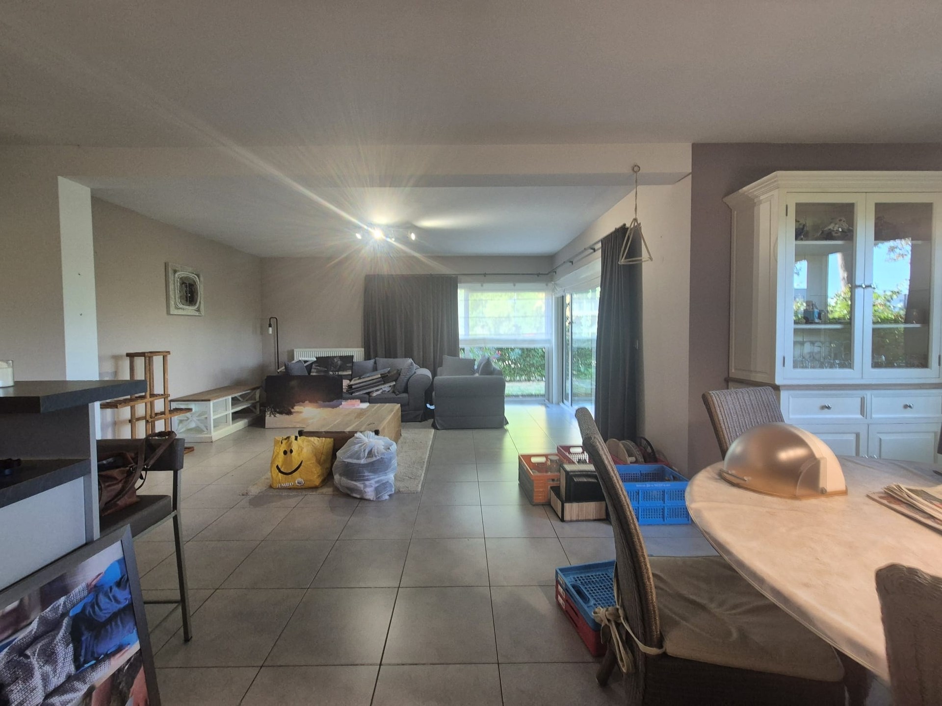 Ruim gelijkvloers villa appartement gelegen in afgesloten residentie. - foto 5