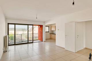 Lichtrijk 2 slaapkamer appartement op top ligging!Indeling:- Inkomhal met toegang tot een gastentoilet met handenwasser en met voldoende ruimte voor...