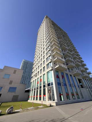 MODERN APPARTEMENT MET TWEE SLAAPKAMERS AAN PARK SPOOR NOORD | GELEGEN OP DE TIENDE VERDIEPING VAN GEBOUW MET LIFT | EPC A |Indeling als volgt:...