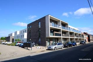 Ondergrondse autostaanplaats te koop te Residentie Parkzicht. <br /><br /><strong><span>+ Dichtbij centrum Roeselare<br />+ Ondergronds &amp; afgesloten</span></strong><br /><br />Deze autostaanplaats is gelegen op de kelderverdieping -1.