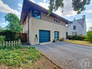 Instapklare woning te koop in een rustige doodlopende straat!Welkom in deze ruime en energiezuinige woning, ideaal gelegen in een rustige...