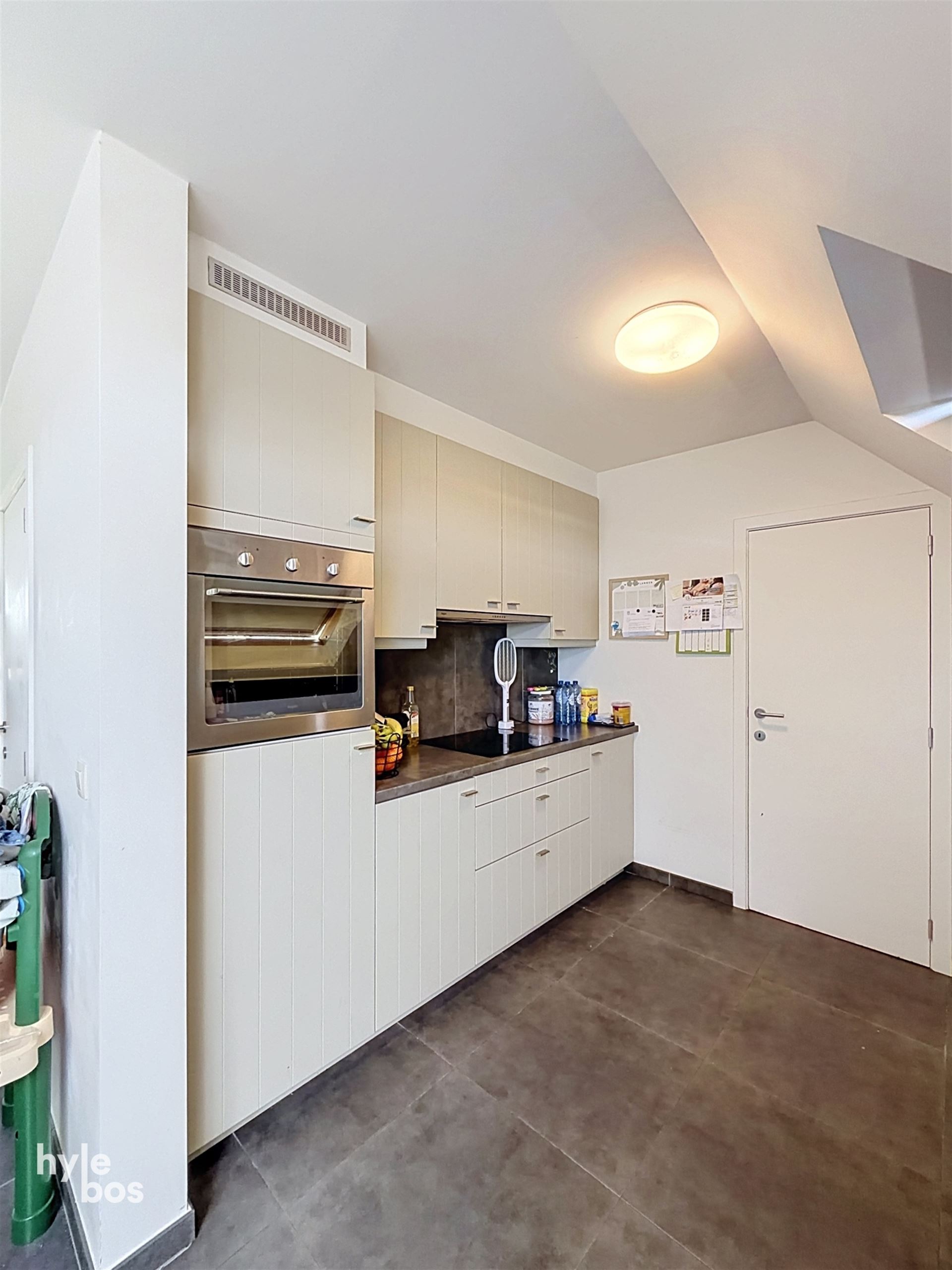 Instapklaar 2 slaapkamer appartement met terras &amp; parking - foto 5