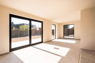  * Nabij centrum Deinze * Alleenstaande villa met aangelegde tuin * Ruim perceel * Zuidwest gerichte tuin * Goede mobiliteitOMGEVINGNabij het centrum...