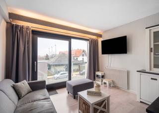 Te koop: instapklaar 1-slaapkamerappartement in Middelkerke, centraal gelegen op de Leopoldlaan nabij winkels, openbaar vervoer en de Zeedijk.Dit...