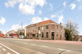 <p><span>This characterful commercial house with retail space - or for other commercial purposes - is situated on a beautiful corner plot of 482 m² with a lot of visibility and with a useful surface of no less than 367 m² and is very well located, between Leuven and Brussels. This polyvalent property includes on the ground floor a spacious retail or office space of no less than 100 m², a cosy living room or spacious polyvalent room of approximately 45 m² and overlooking the garden, an equipped kitchen, a utility or laundry room, a hall and a guest toilet. On the first floor there are 3 bedrooms, a night hall, a landing, a bathroom with bathtub and a second kitchen with dining area. There is also a unique, majestic and beautiful loft space on this floor with great light and beautiful authentic roof trusses of 80 m². <br />Furthermore, this house for mixed use is equipped with 2 functional cellars with a total area of 40 m². <br />In addition, this corner building has a beautiful garden with garden house, provides a lot of privacy and last but not least there is also a cozy porch with pond. This commercial house with residence is extremely suitable for liberal professions, traders, independent contractors as well as for real estate investors. <br />In short, this multifunctional and characterful property with a lot of potential and visibility, in a prime location, is definitely worth your visit. An absolute must.</span></p><p><span> </span></p><p><span> </span></p>