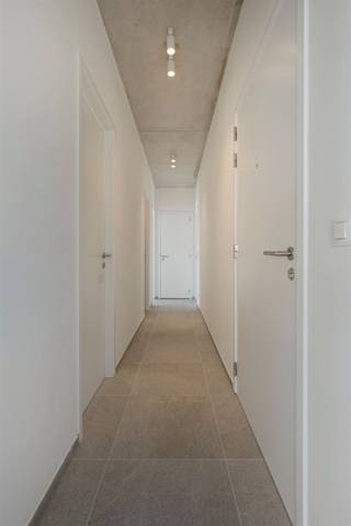 <p>2-slaapkamer appartementen te Antwerpen</p><p>Via de inkomhal komt u terecht in de ruime en lichtrijke leefruimte kom je in de open keuken die alle nodige hedendaags comfort omvat. <br />Hiernaast zijn er 2 (tot 3) slaapkamers, een badkamer met douche, aansluiting voor wasmachine/droogkast en een aparte toilet.</p><p>Mogelijkheid tot het huren van een ondergrondse autostaanplaats en/of berging.<br />2-slaapkamer appartementen te Antwerpen</p><p>Via de inkomhal komt u terecht in de ruime en lichtrijke leefruimte kom je in de open keuken die alle nodige hedendaags comfort omvat. <br />Hiernaast zijn er 2 slaapkamers, een badkamer met douche, aansluiting voor wasmachine/droogkast en een aparte toilet.</p><p>Mogelijkheid tot het huren van een ondergrondse autostaanplaats en/of berging.</p><p>Troeven:<br />·Nieuwbouw<br />·Lift<br />·Vloerverwarming<br />·Zonnepanelen<br />·Fietsenbergingen</p><p>Ons project ligt in het hart van Antwerpen waardoor u toegang heeft tot alle voorzieningen, winkels, restaurants, scholen, openbaar vervoer,....</p><p>Kosten 190 € (gemeenschappelijke kosten, verwarming, warm water, verzekering, beheerskosten).</p><p>Voor meer informatie en prijzen, neem contact met ons op 03/283 06 06 of info@reant.be.<br />*Foto's kunnen afwijken van de werkelijkheid (indeling). Let op: geen meubilair.</p><br /><br />