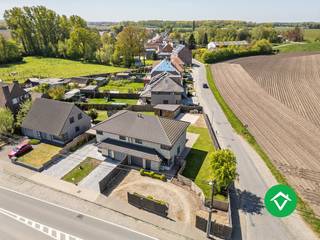 Deze recente woning, gebouwd in 2011, combineert ruimte, comfort en een aangename ligging op een perceel van 512 m². Met een bewoonbare...