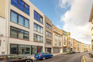  Ruim handels gelijkvloers van ca 81m² in opkomende buurt, ruime kelder van ca 52m², aparte wc en doucheOp zoek naar een plek voor je nieuwe zaak;...
