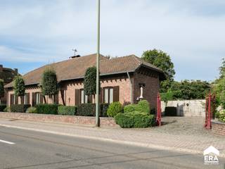[[ DIT PAND NEEMT DEEL AAN DE ERA OPEN HUIZEN DAG OP 6/12 VAN 14:30 TOT 15:30 ]]Ben je op zoek naar een ruime woning met karakter én mogelijkheden?...
