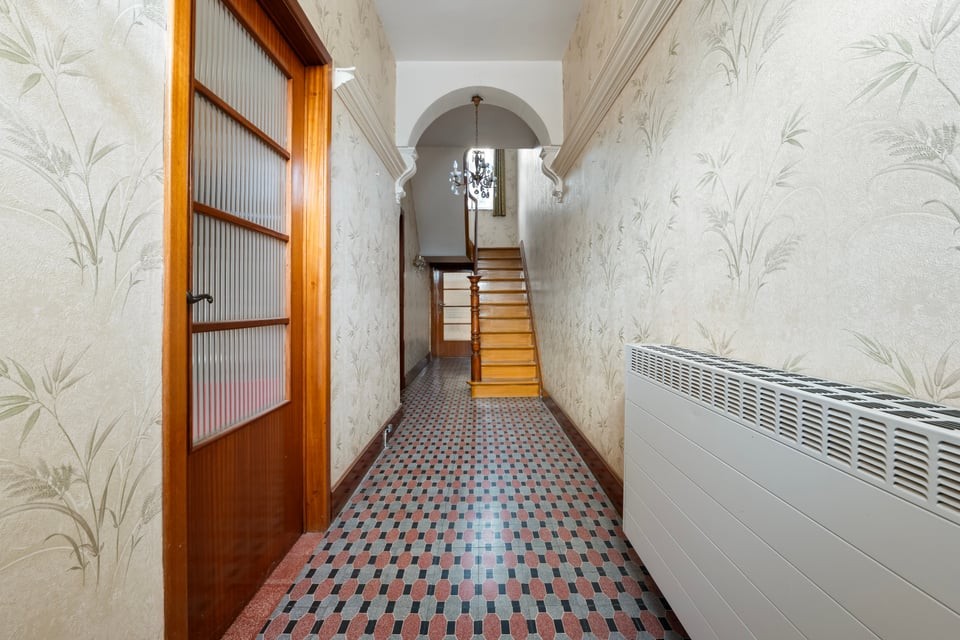Ruime renovatiewoning met veel potentieel - foto 3
