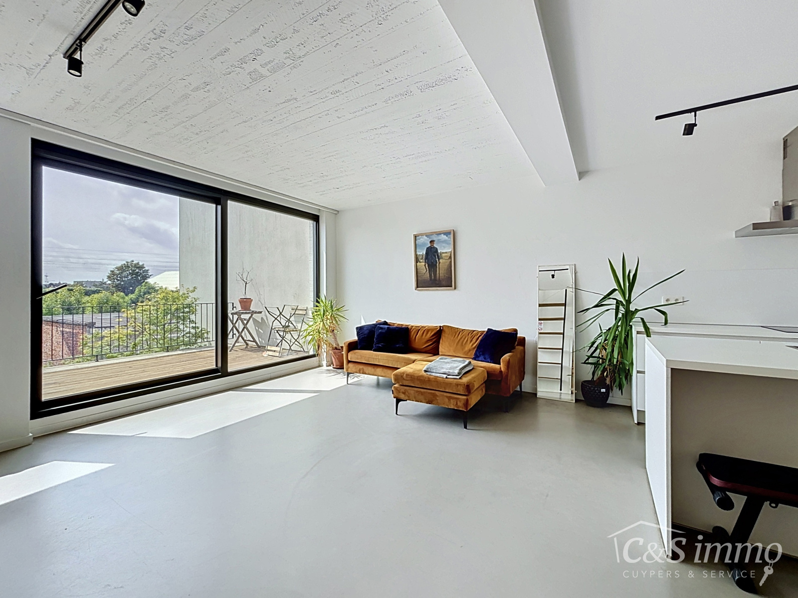 Gerenoveerd appartement met terras - foto 3