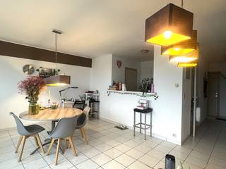 ruim en instapklaar appartement in hartje Diksmuideop wandelafstand van de Grote Marktnabij winkels, scholen, sportaccommodatie, e.d.heel netjes...