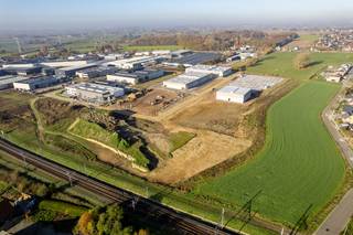 Strategisch gelegen perceel industriegrond van 1.938 m² te koop binnen de nieuwe ontwikkeling ‘THEA’. Het bouwrijpe en genivelleerde terrein...