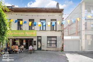 Opbrengsteigendom met handelsruimte, woonst én aanpalende woning – topligging in Sint-NiklaasIdeale investering met een mooie netto rendement van...