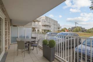 In het hart van Loppem vind je dit lichtrijke en praktisch ingedeelde gelijkvloers appartement — de ideale woonplek voor wie comfort, rust en...