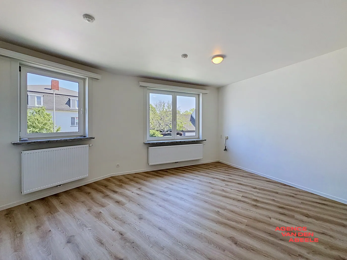 Volledig gerenoveerd appartement met garage - foto 3