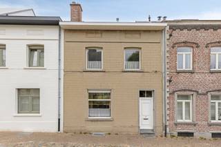 In the vibrant center of Meise, within walking distance of shops, schools, public transport, and restaurants, you'll find this characterful...